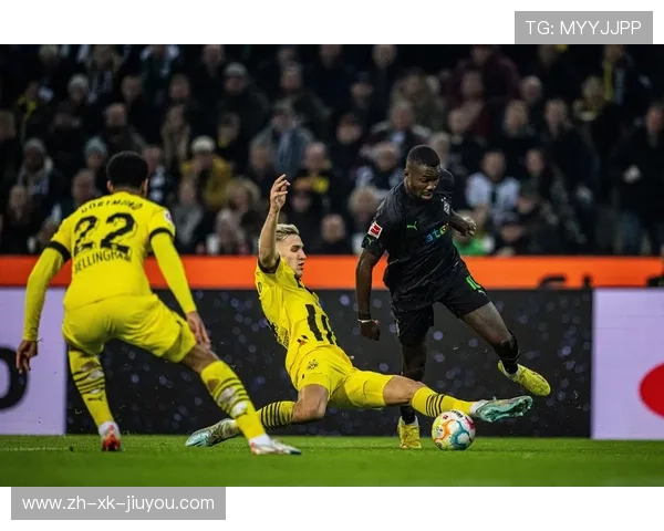 多特防线演练中，施洛特贝克多次成功化解渗透