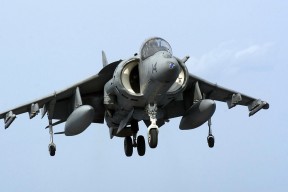 九游下载中心-“快艇冲浪：东三叉湖赛场惊现极限运动的极速挑战”